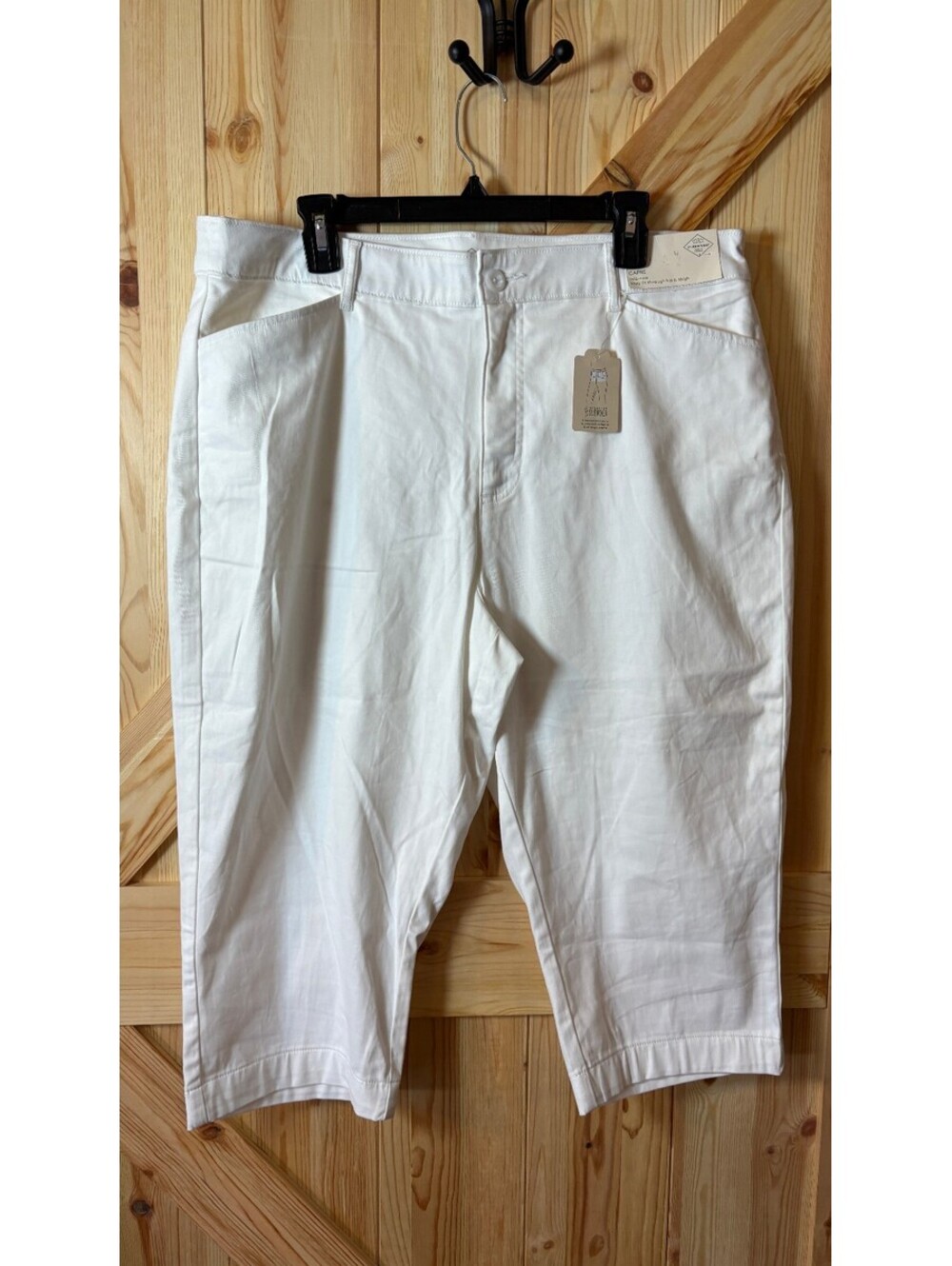 St. John's Bay White Capri Pants Size 18 Mid-Rise Relaxed Fit